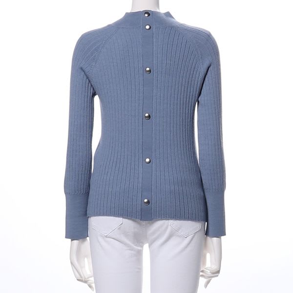 バックボタンデザインハイネックニット