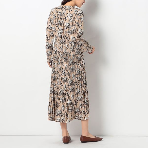 裾消しプリーツ花柄ワンピース