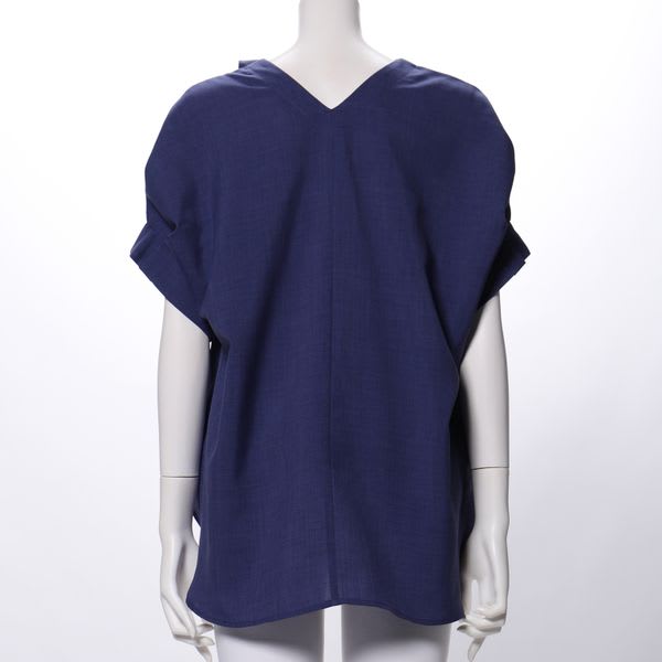 ボウタイ付きフロントボタンブラウス