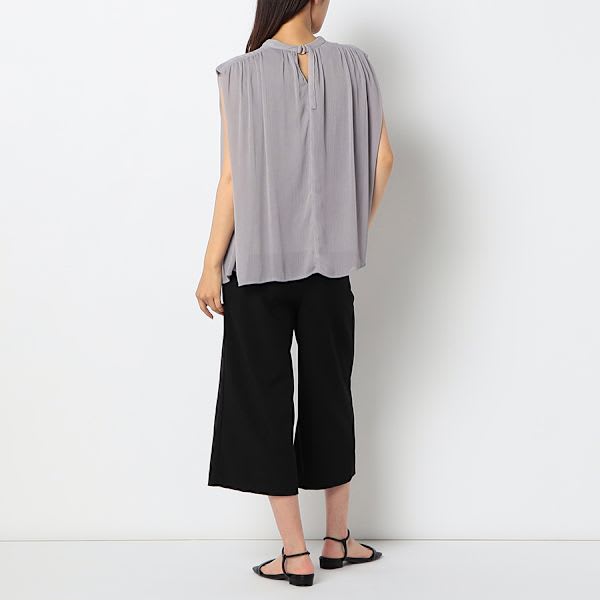 タック入りワイドパンツ