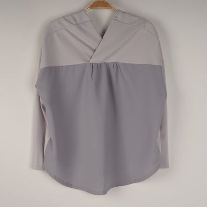 Vライン切り替えトップス