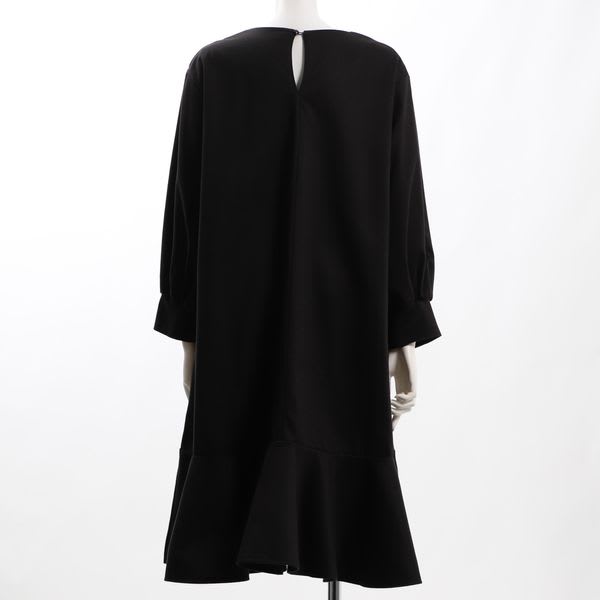 裾フレアワンピース