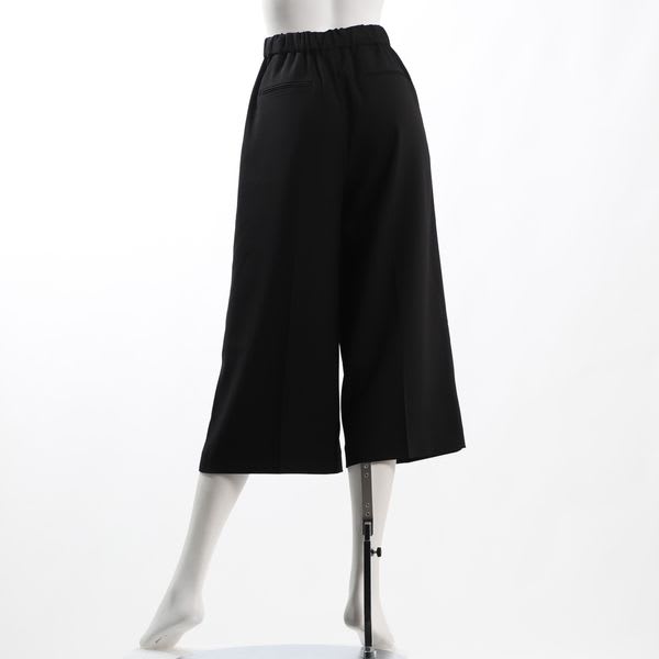 タック入りワイドパンツ