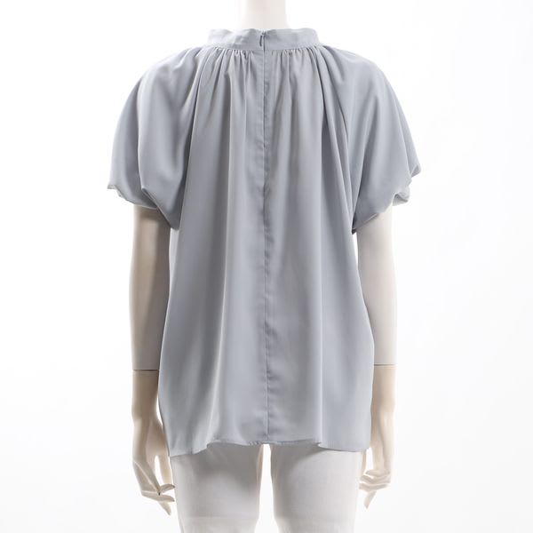 ふんわりお袖のスタンドカラーブラウス
