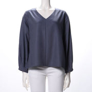 シンプルシルエットVネックブラウス