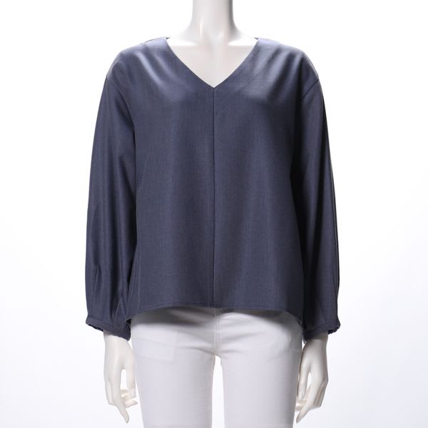 シンプルシルエットVネックブラウス