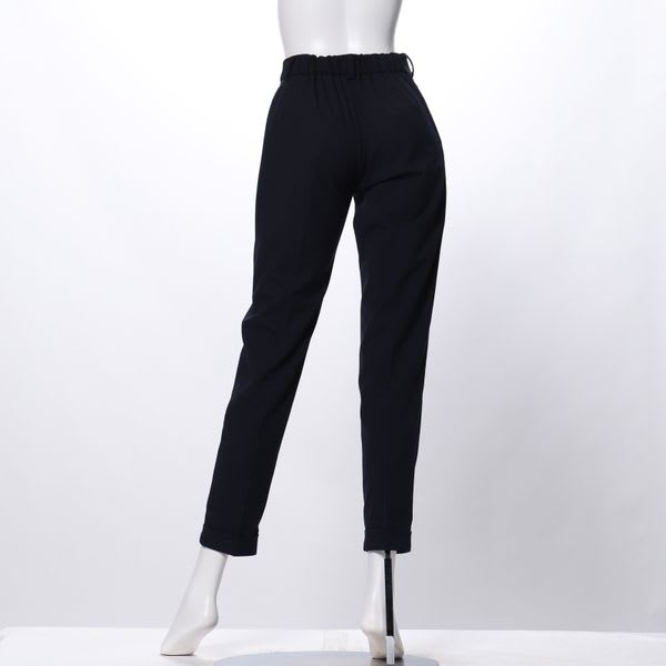 タック入りテーパードパンツ