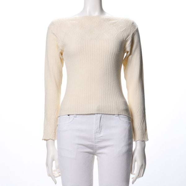 編みデザイン付きスラッシュドネックリブニット
