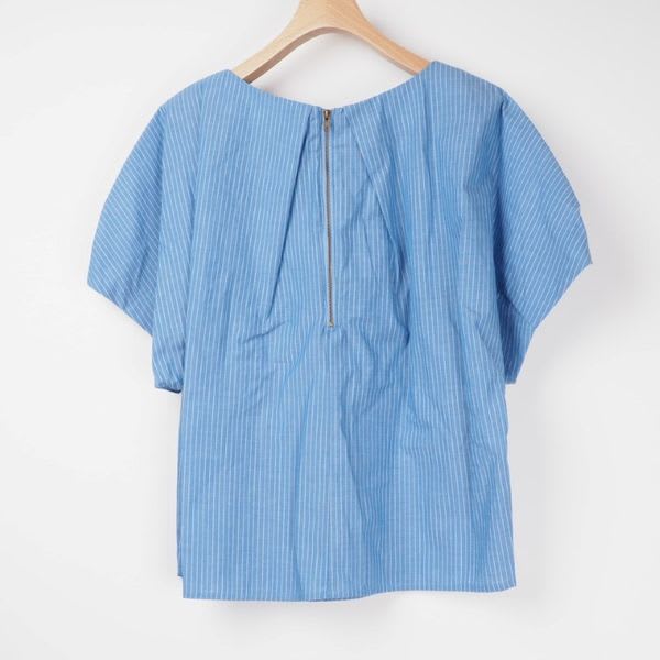 ピンストライプボリュームブラウス