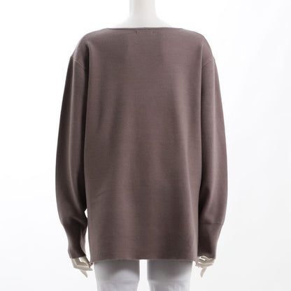 バックテールデザインVネックニット