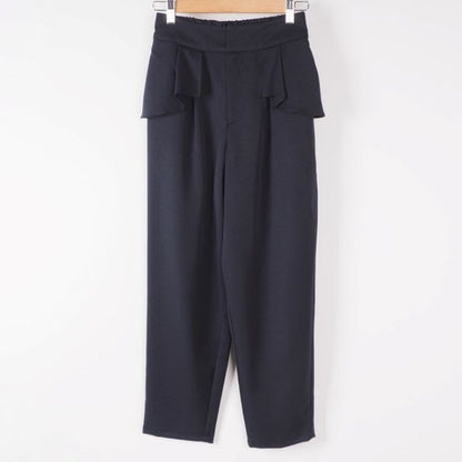 ウエストペプラム付きテーパードパンツ