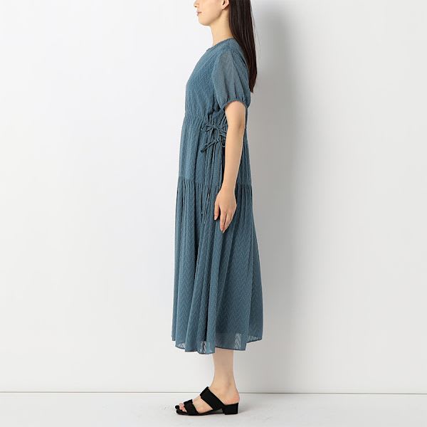 表情のある生地ウエストドロストデザインワンピース
