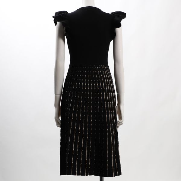 袖フリルニットワンピース