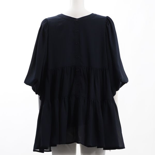 バックボタンティアードブラウス