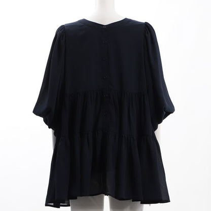 バックボタンティアードブラウス