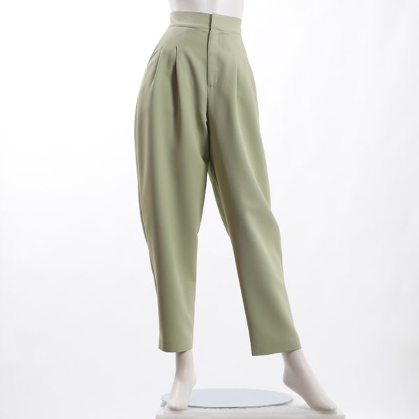 タックテーパードパンツ