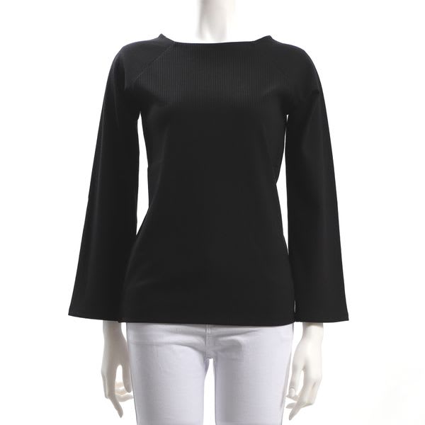 緩やかに広がったお袖カットソー