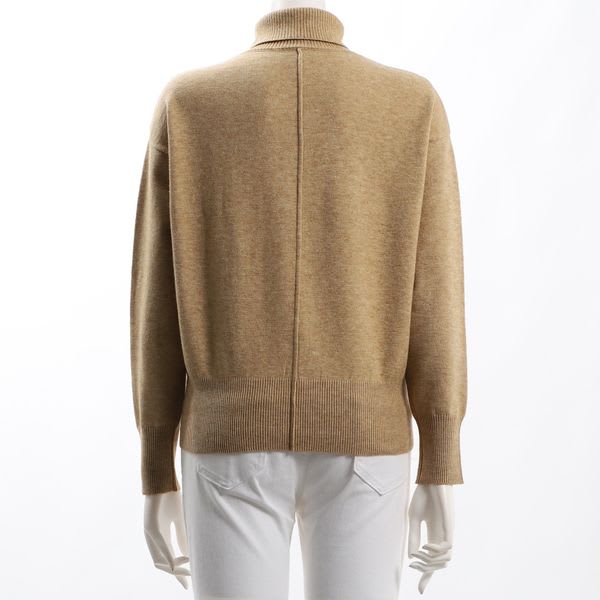 バックシームデザイントタートルネックニット