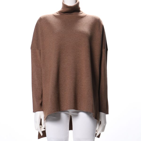 バックテールタートルネックニット