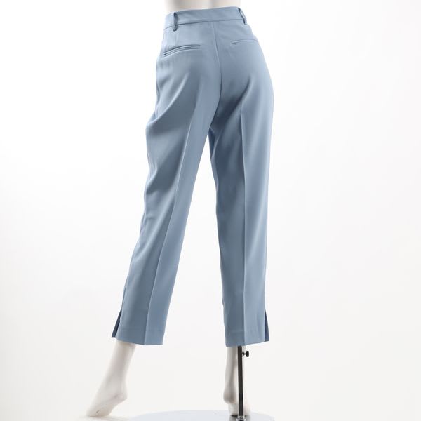 シンプルデザインテーパードパンツ