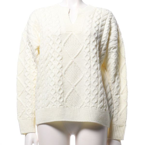 オープンフロントネックケーブル編みニット