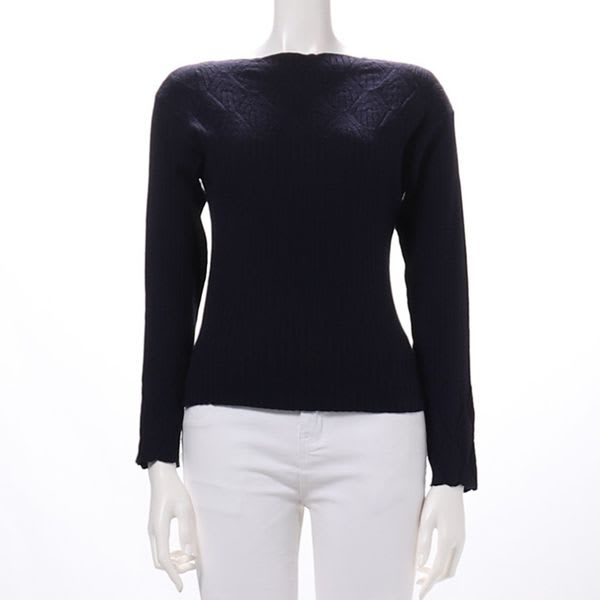 編みデザインスラッシュドネックリブニット