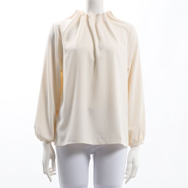 タックデザインネックブラウス