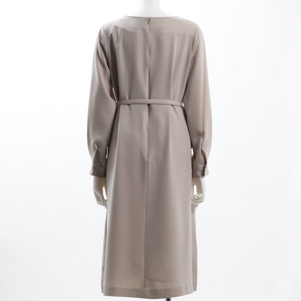 ウエストベルト付きラウンドネックワンピース