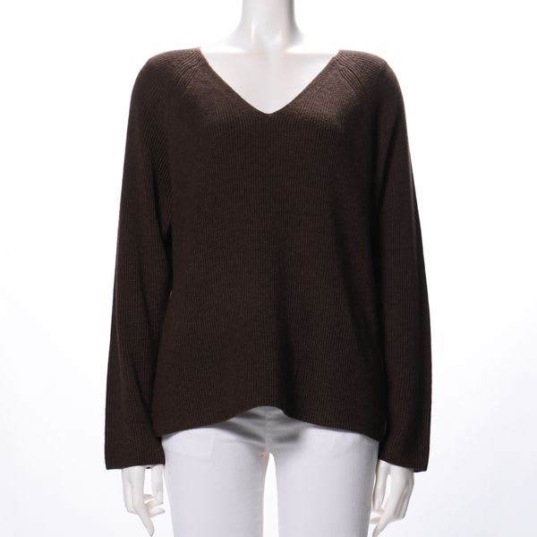 Vネックリブニット