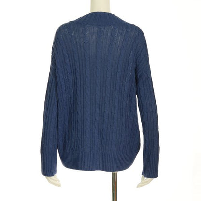 ケーブル編みニット