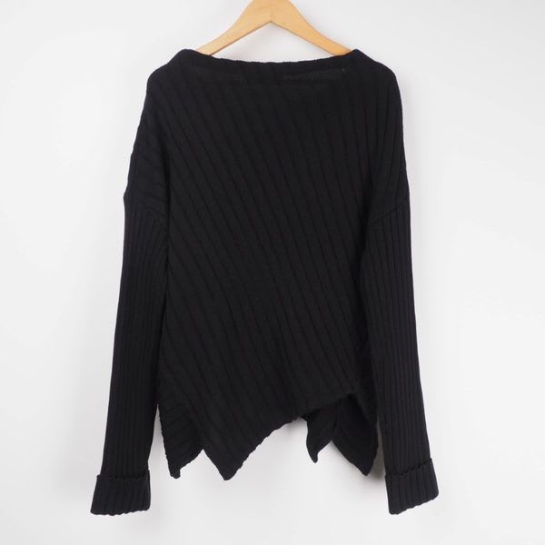 編み地切り替えイレギュラーヘムニット