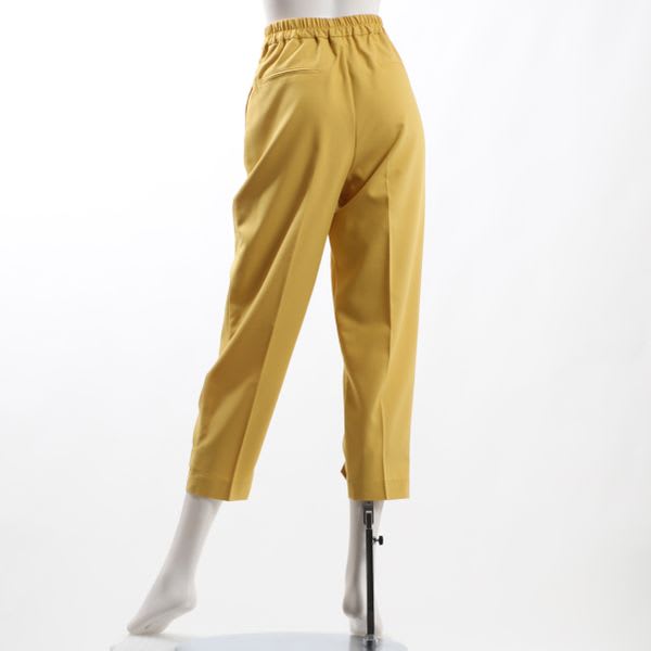 タック入りテーパードパンツ