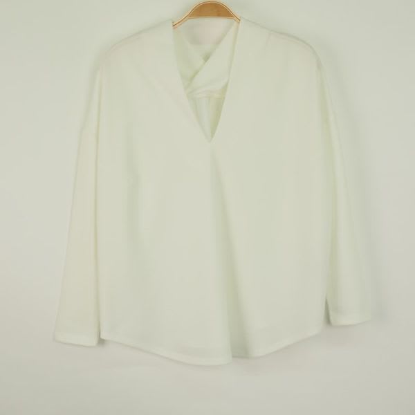 Vライン切り替えトップス