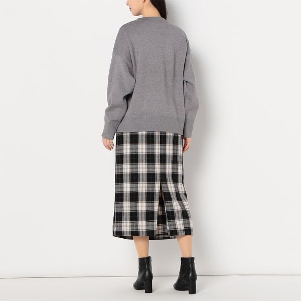 ロゴ入りニット