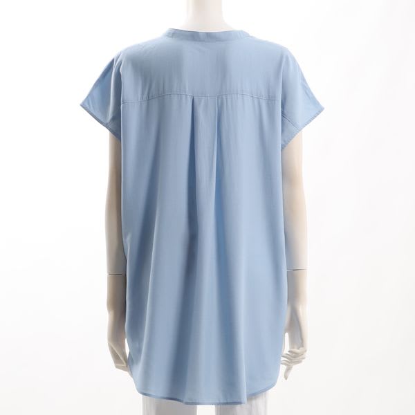 タック入りスキッパーシャツ