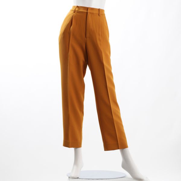 タック入りテーパードパンツ
