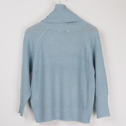 オフタートルケーブル編みニット