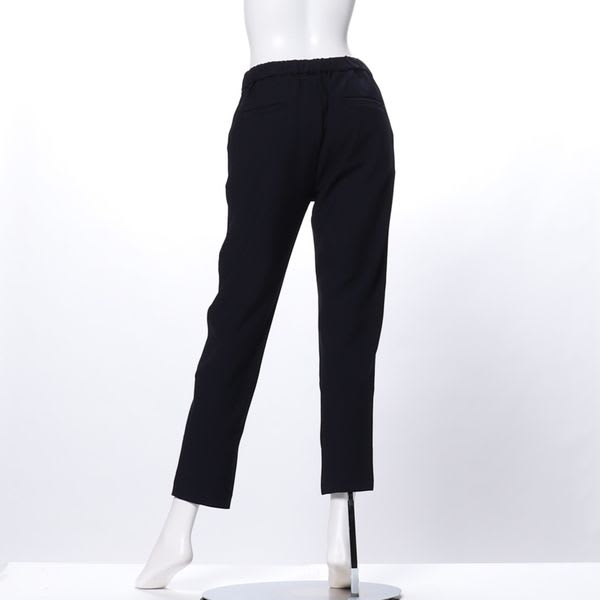 タック入りテーパードパンツ