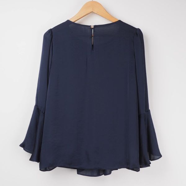 ヴィンテージサテンフレアスリーブブラウス