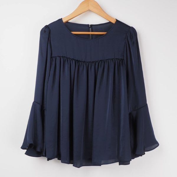 ヴィンテージサテンフレアスリーブブラウス