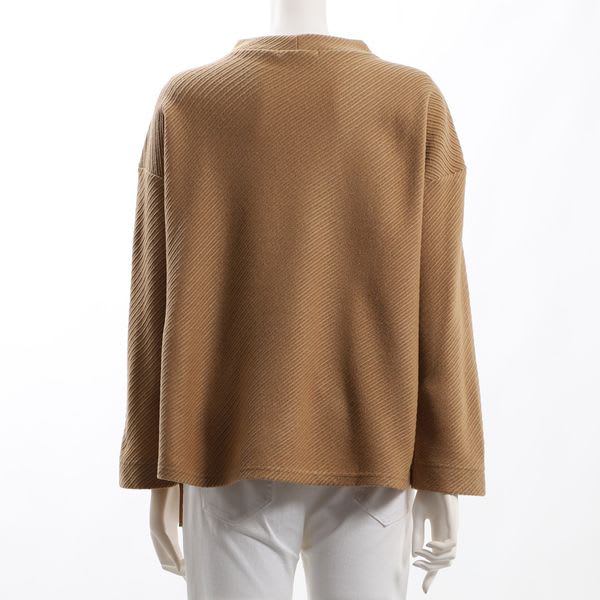 立体感のある生地感カットソー