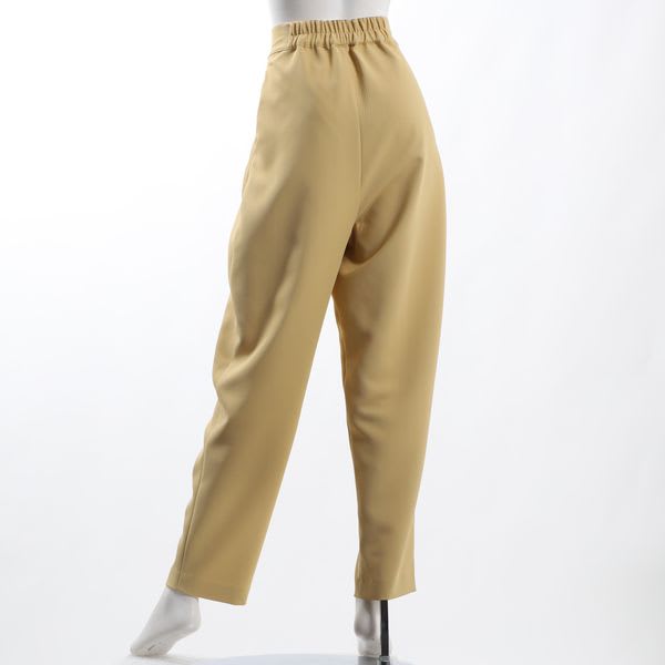 タックテーパードパンツ