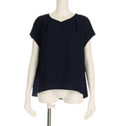 タックデザインハートネックブラウス