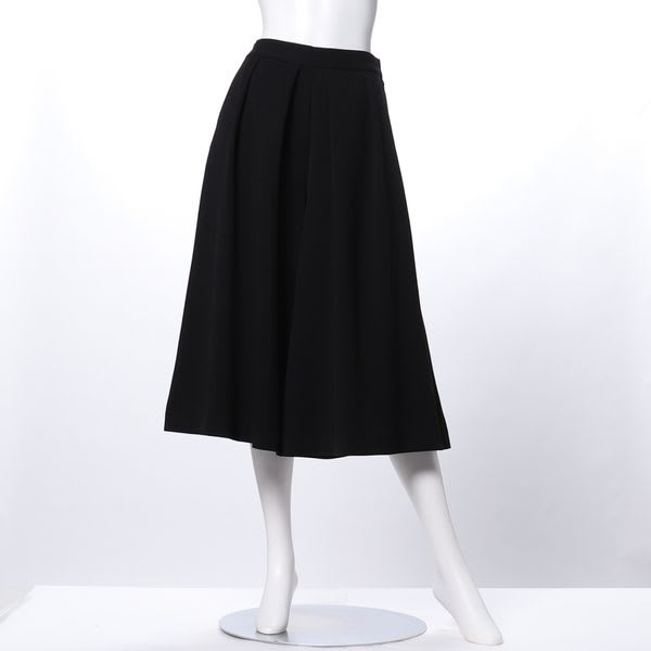 タック入りフレアパンツ