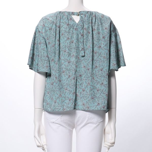 バックデザイン小花柄ブラウス