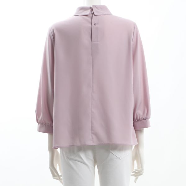 ボウタイ風ブラウス