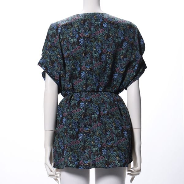 リボンベルト付き小花柄ブラウス