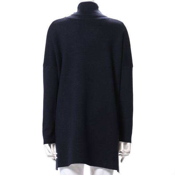 バックテールタートルネックニット