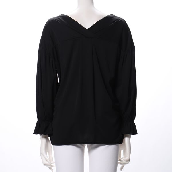 V字ネックラインブラウス