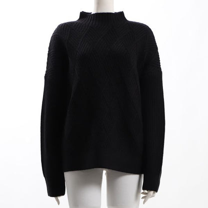 変形編み地オフネックニット